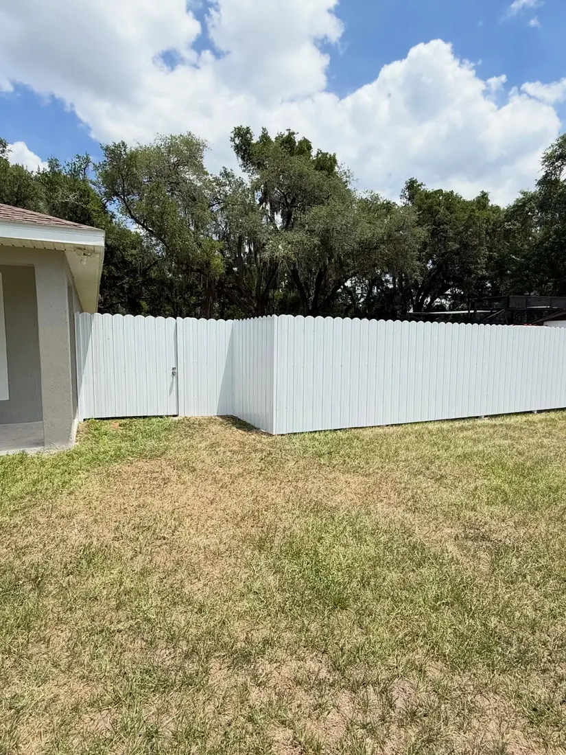 Vinyl privacy fence in a Tampa-area yard