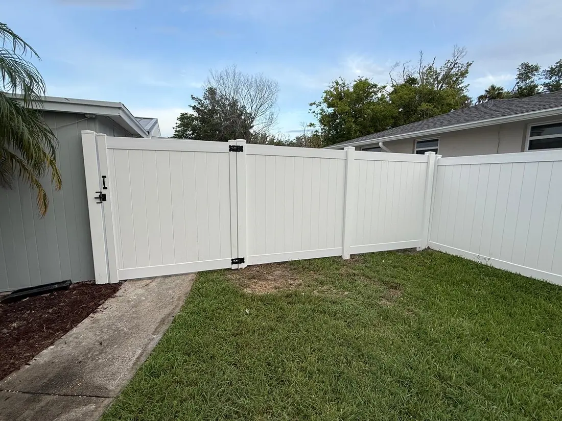 White vinyl fence installation in a Florida neighborhood