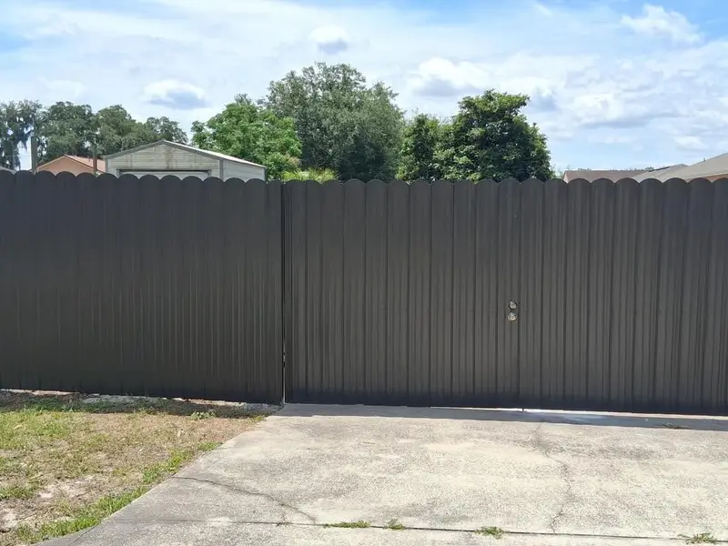 Privacy fence installation in a Tampa, FL backyard