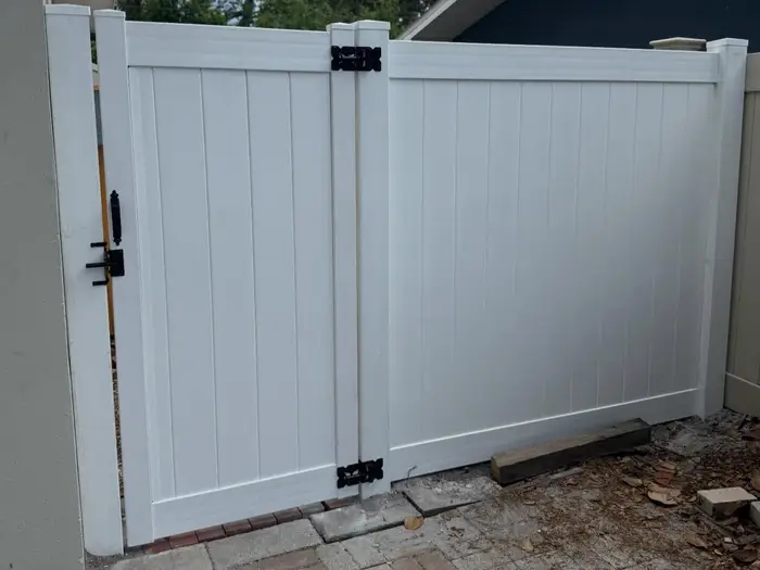 White vinyl fence gate hardware and latch in Tampa, FL
