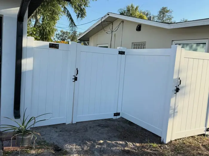 Vinyl fence posts set on a large Tampa-area lot